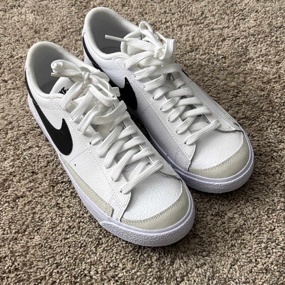Nike Classic White and Black Low-Top Sneakers